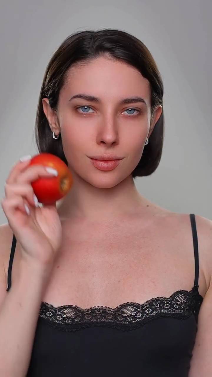 Poster for Smoky eye makeup looks the best.